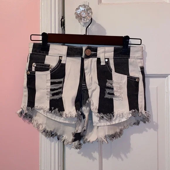 reverse jean shorts - Picture 1 of 2